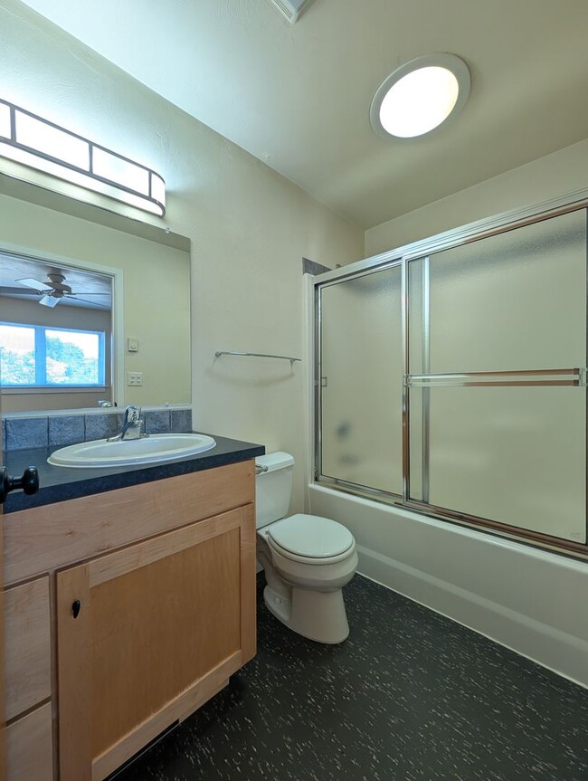 Building Photo - Beautiful 2-Bedroom, 2.5-Bath Condo Near A...