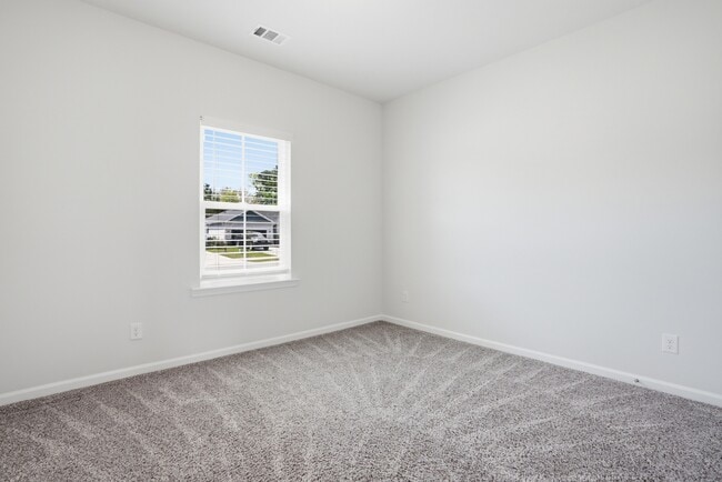 Building Photo - Vale Loop