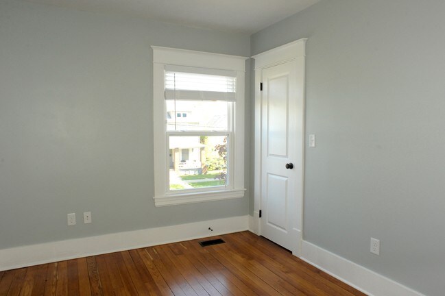 Building Photo - 1136 Sibley St NW