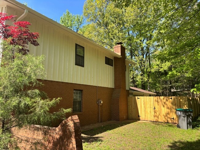 Building Photo - 8280 Chippingham Dr