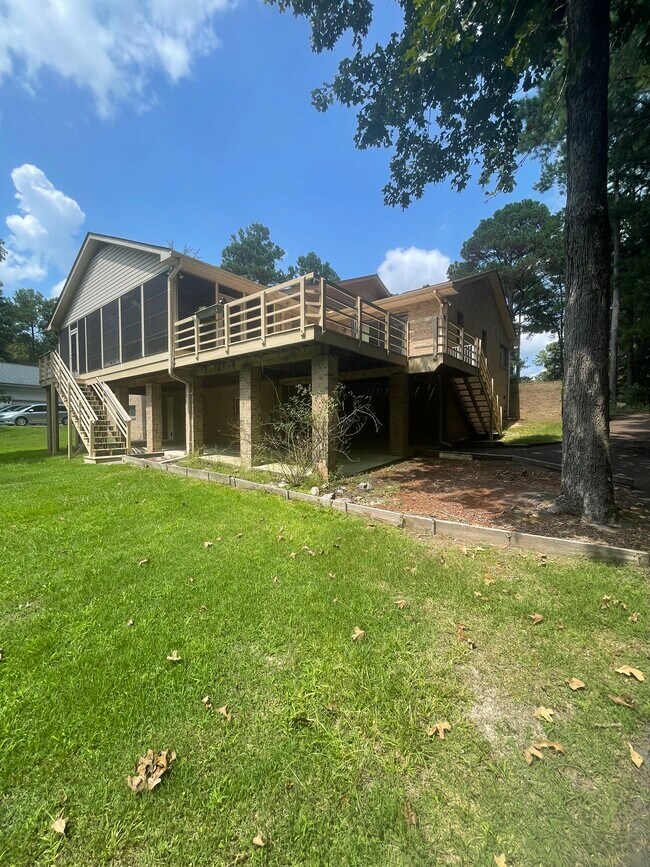 Building Photo - 750 Mimosa Dr