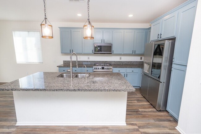 Building Photo - Amazing 3 Bedroom Condo available now! Totally loaded unit, schedule a tour today!