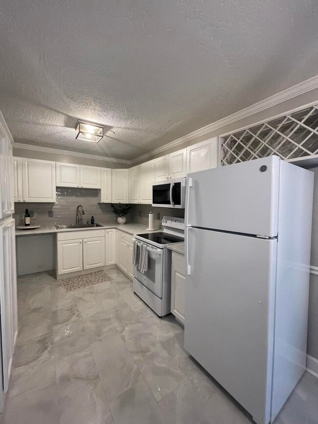 Building Photo - 5 N Deleon Ave