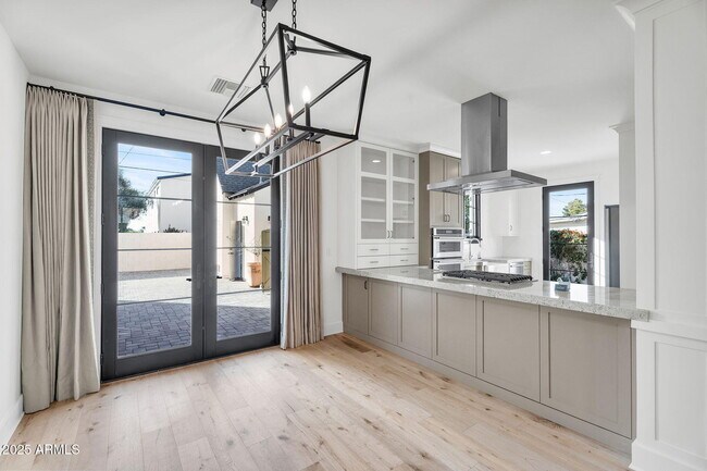 Building Photo - 4901 E Amelia Ave