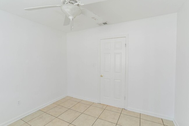 Building Photo - 5422 Lake Underhill Rd