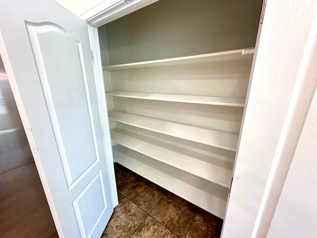 Building Photo - 971 S Deerfield Ln