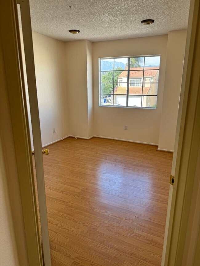 Building Photo - 14661 Woodland Dr