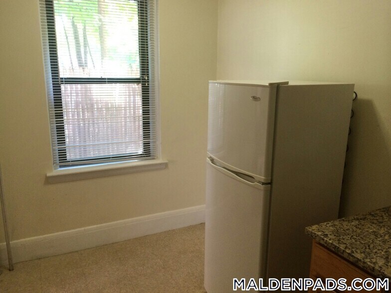 Building Photo - 349 Pleasant St