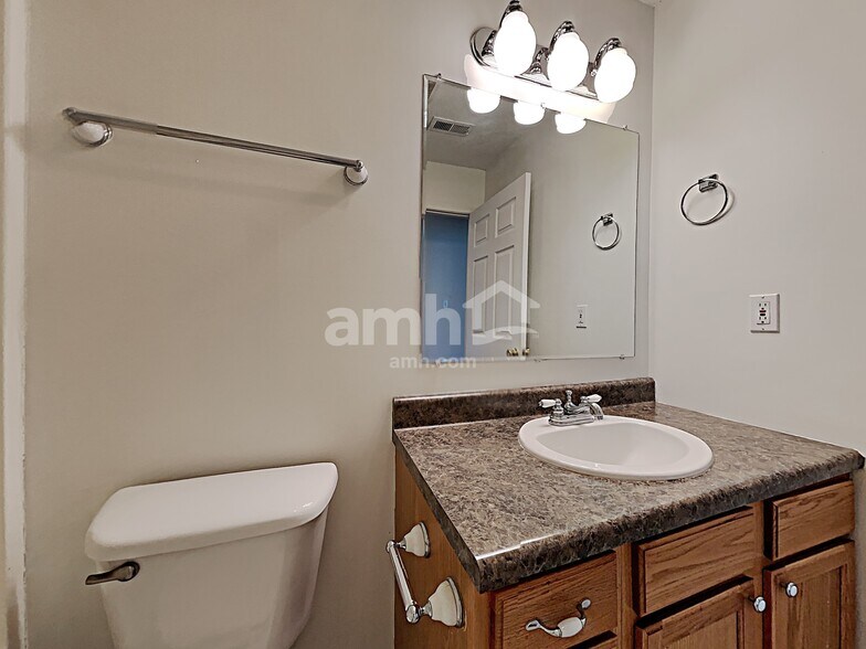 Building Photo - 2114 Post Oak Ln