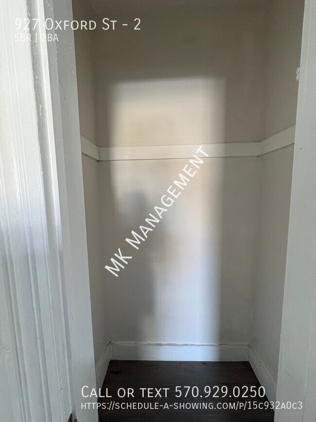 Building Photo - 927 Oxford St