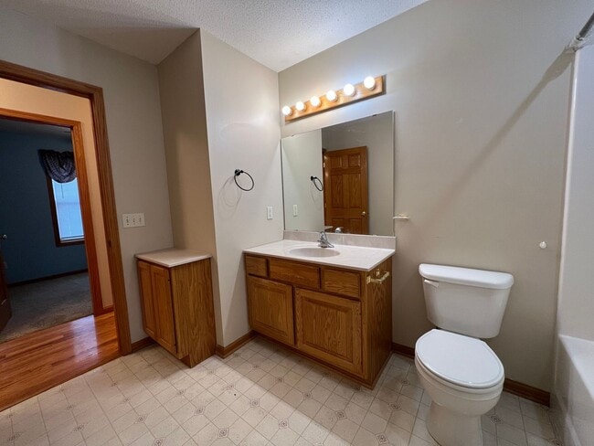 Building Photo - Gorgeous 5 Bed, 2.5 Bath Single-Family Home!