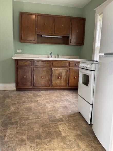 Building Photo - 614 Chenango St