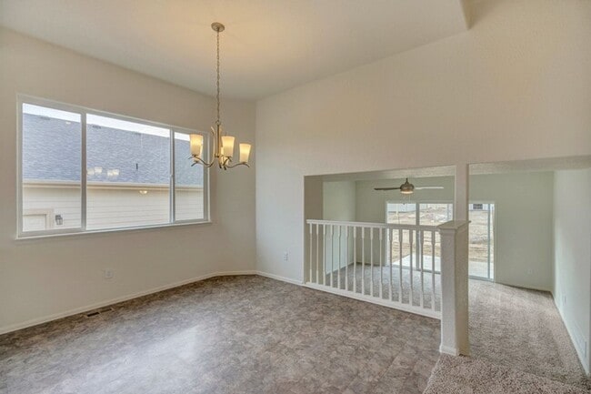 Building Photo - 935 Mount Shavano Ave