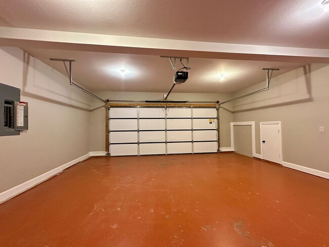 Building Photo - 1093 Henry Pl Blvd