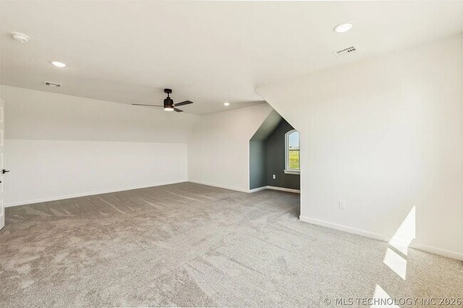 Building Photo - 5 Bed | 4 Bath House