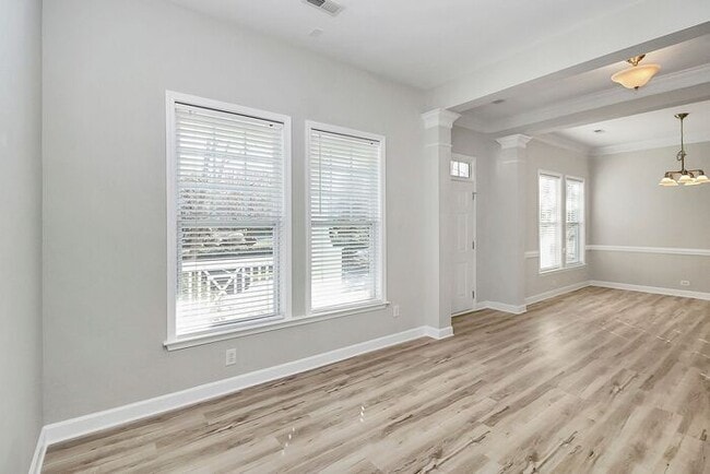 Building Photo - Gorgeous 3BD/2.5BA Craftsman Style Home in the Westmoreland Community!