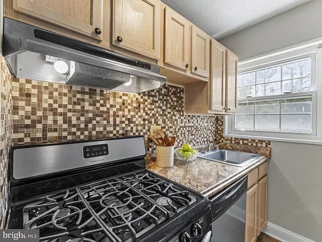 Building Photo - 2BR Condo in Alexandria near metro