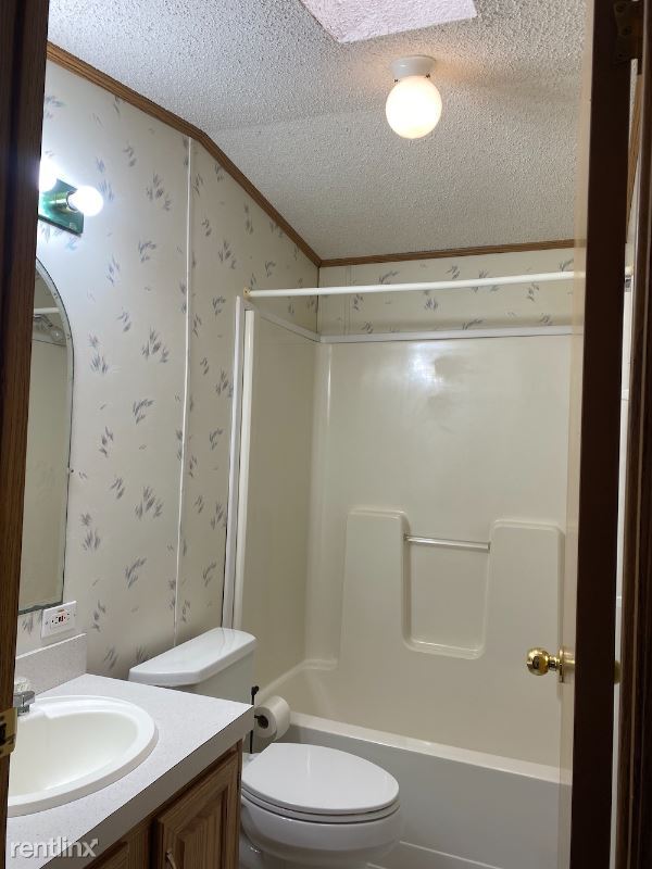 Building Photo - 3 br, 2 bath Mobile Home - 10522 View Ave....