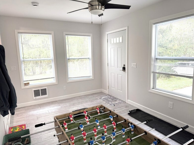 Building Photo - 5290 Clark Rd