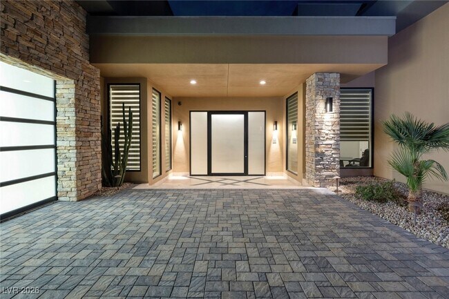 Building Photo - 675 Scenic Rim Dr