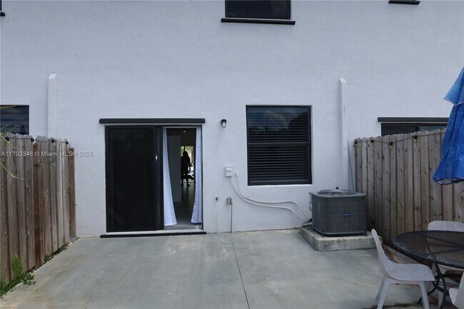 Building Photo - 18240 SW 148th Rd