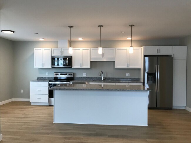 Building Photo - The Gables at Scarborough Downs: 2 Bedroom 1.5 Bath Condo, 2c. garage $2,750.00 4/01/2026