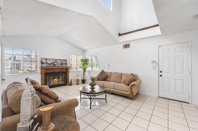 Building Photo - 42851 Lemonwood Dr