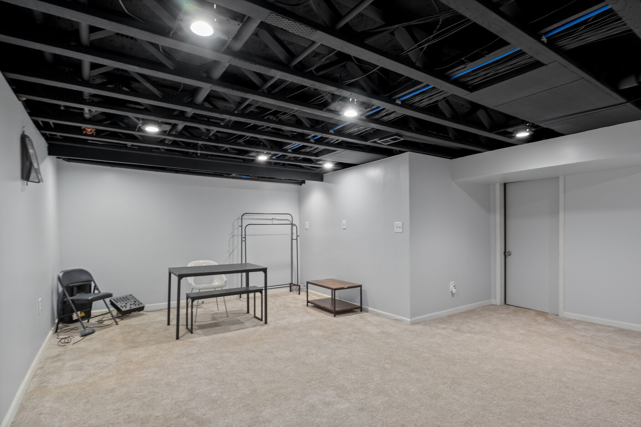Building Photo - 49473 Pointe Xing