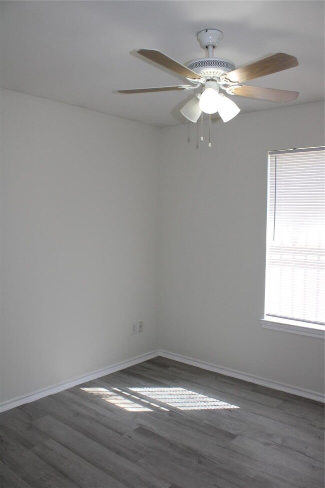 Building Photo - 1706 Caravan Trail