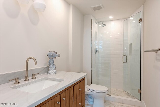 Building Photo - 400 Park Shore Dr