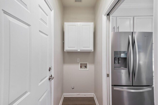 Building Photo - 7500 Shadowridge Run