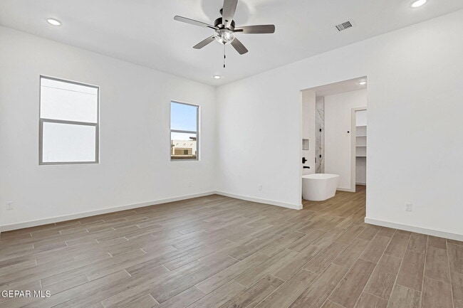 Building Photo - 962 Keenland Ave