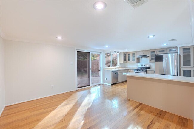 Building Photo - 8203 Beaver Brook Ln