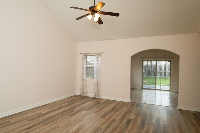 Building Photo - 3 bedroom / 2 bathroom Duplex for rent in Hobart