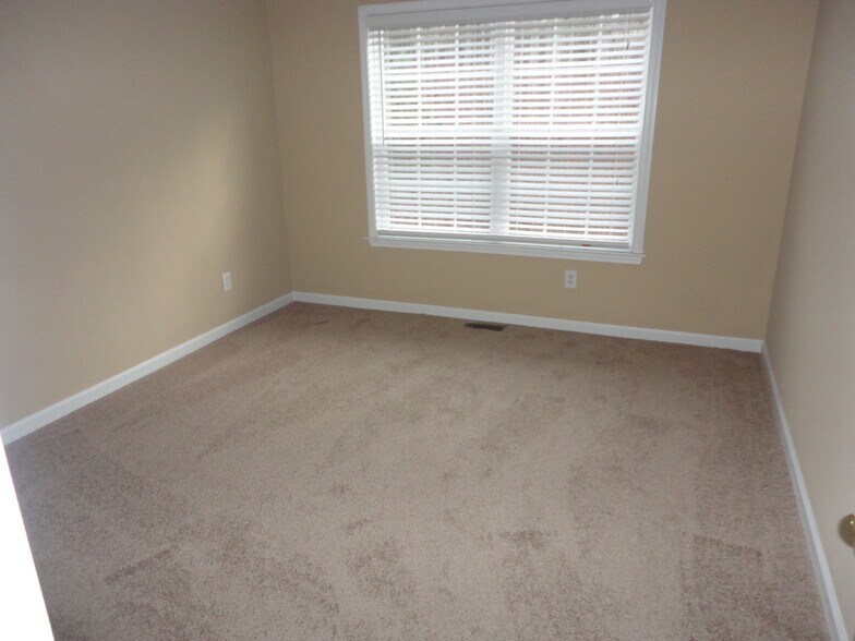 Building Photo - 6855 River Island Cir