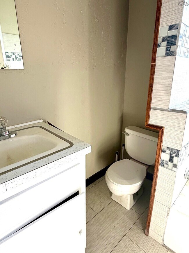 Building Photo - 2213 Bridwell St