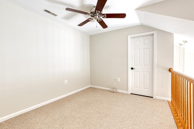 Building Photo - 400 Symphony Cir