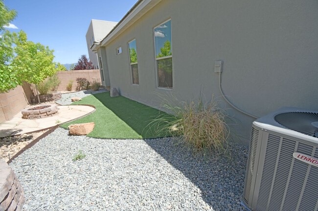 Building Photo - 4bd/3ba Spacious Home Available in the North Valley!