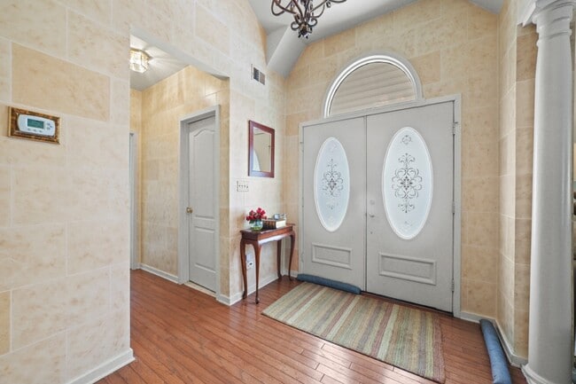 Building Photo - 601 Timberbrooke Dr