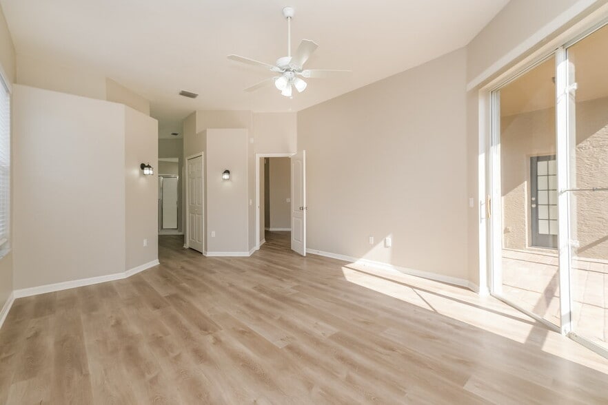 Building Photo - 3720 Hollow Wood Dr