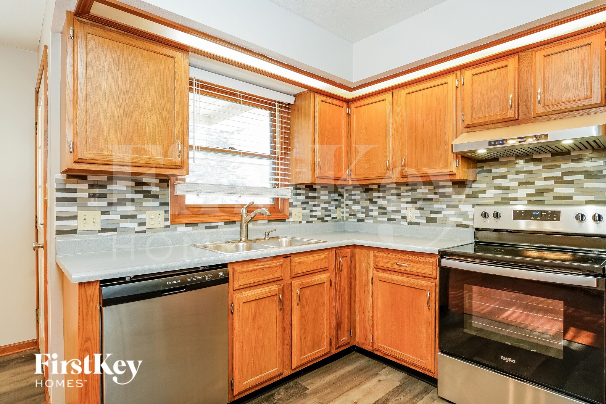 Building Photo - 873 E Cragmont Dr