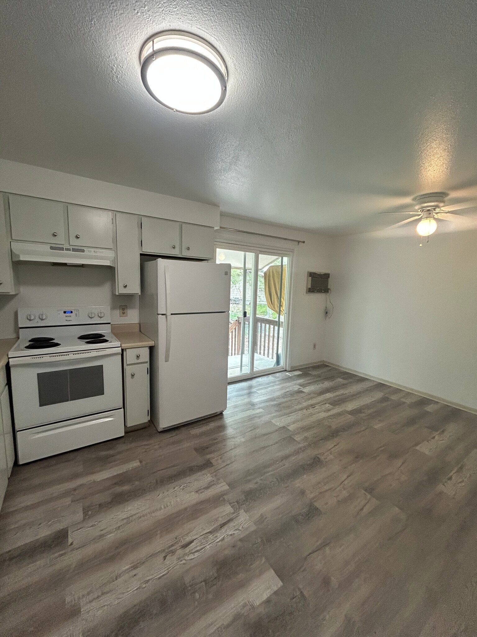 Kitchen (2) - 817 W Sage St