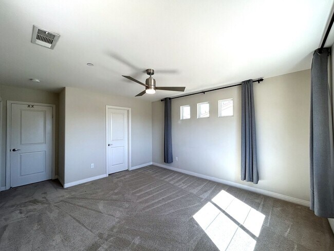 Building Photo - AVAILABLE NOW!! GORGEOUS 2 Bed 2.5 Bath Condo in La Quinta!