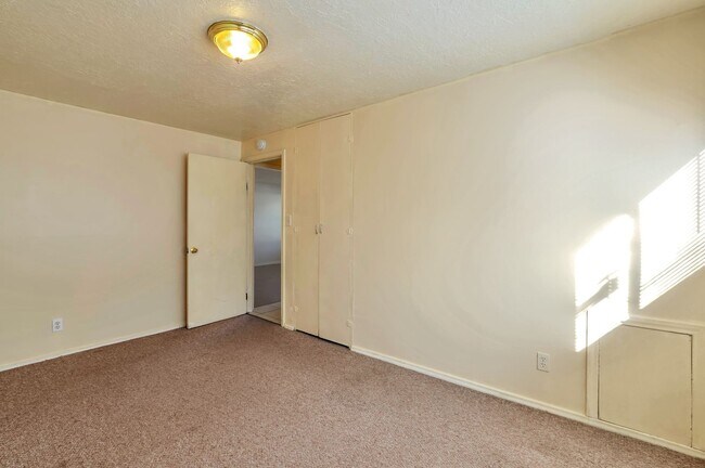 Building Photo - Unique Tri-Plex