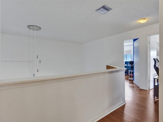 Building Photo - 8662 Bridle Path Ct