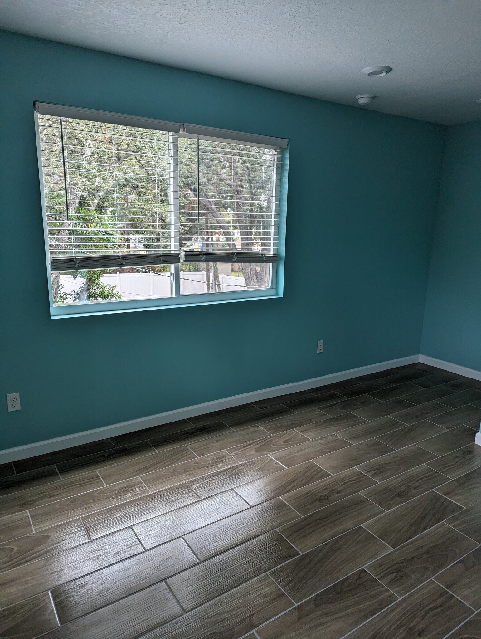 Building Photo - 2010 Seminole Blvd S