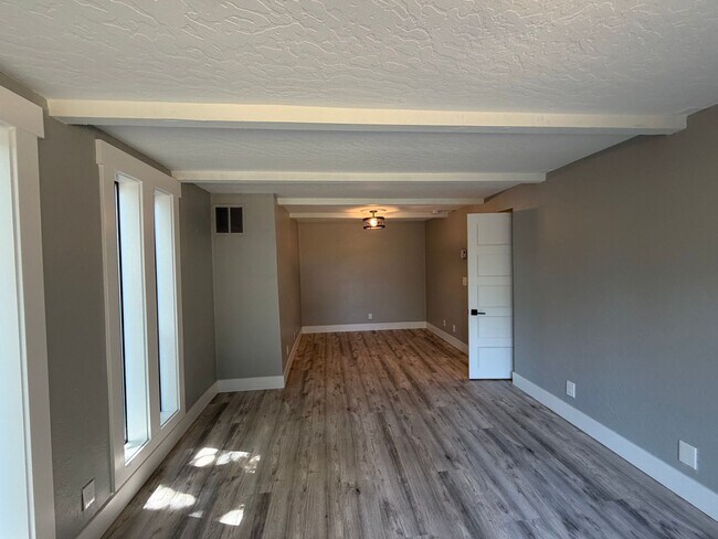 Building Photo - Spacious 4BR/3BA Home with Deck, Fenced Yard & Garage