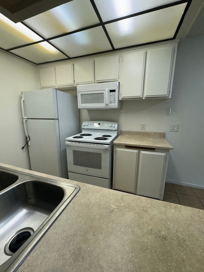 Building Photo - Resort-Style Condo Living with Pool Access & Community Amenities
