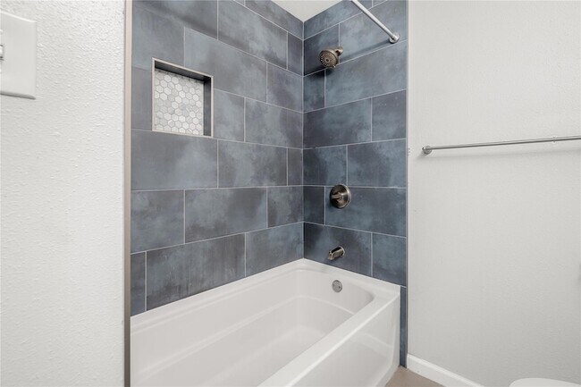 Building Photo - 3820 Southway Dr