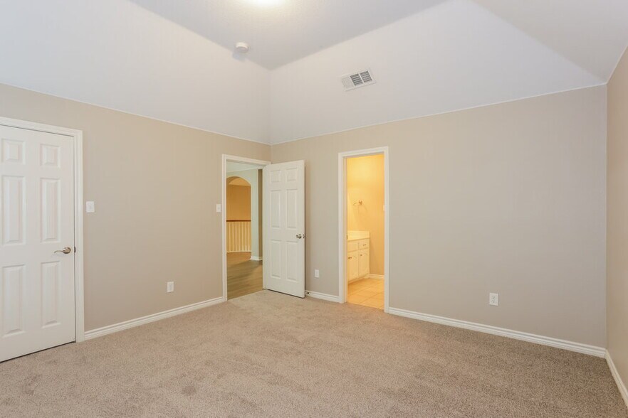 Building Photo - 102 Hartley Ln
